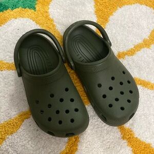 Like new crocs sz. 7 wmns in army green